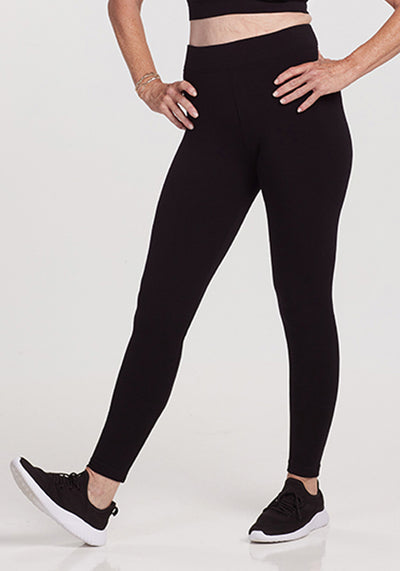 Model wearing Petite Stella Leggings - Black | Anne is 5'8", wearing a size S