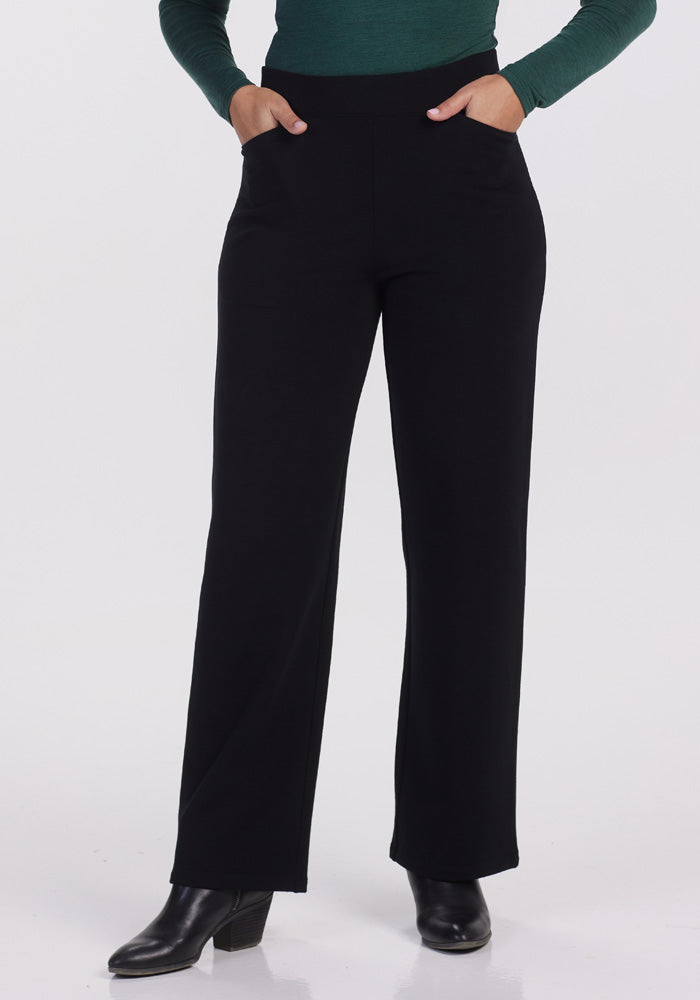 Model wearing Ellie pants petite - Black | Tori is 5'7", wearing a size S