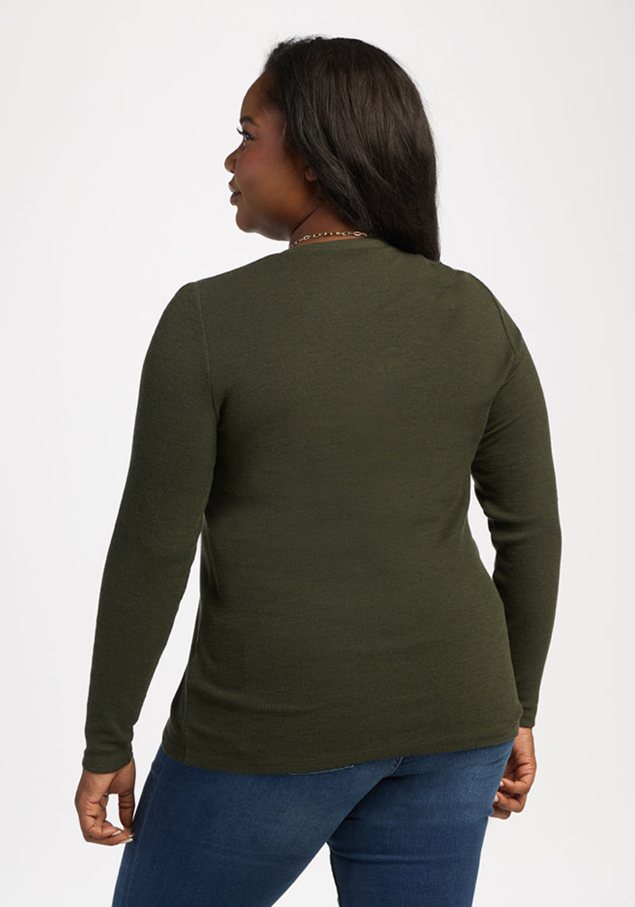 Woman with long dark hair in Woolx Reese Ribbed Henley - Duffel Bag and blue jeans, shown from the back.