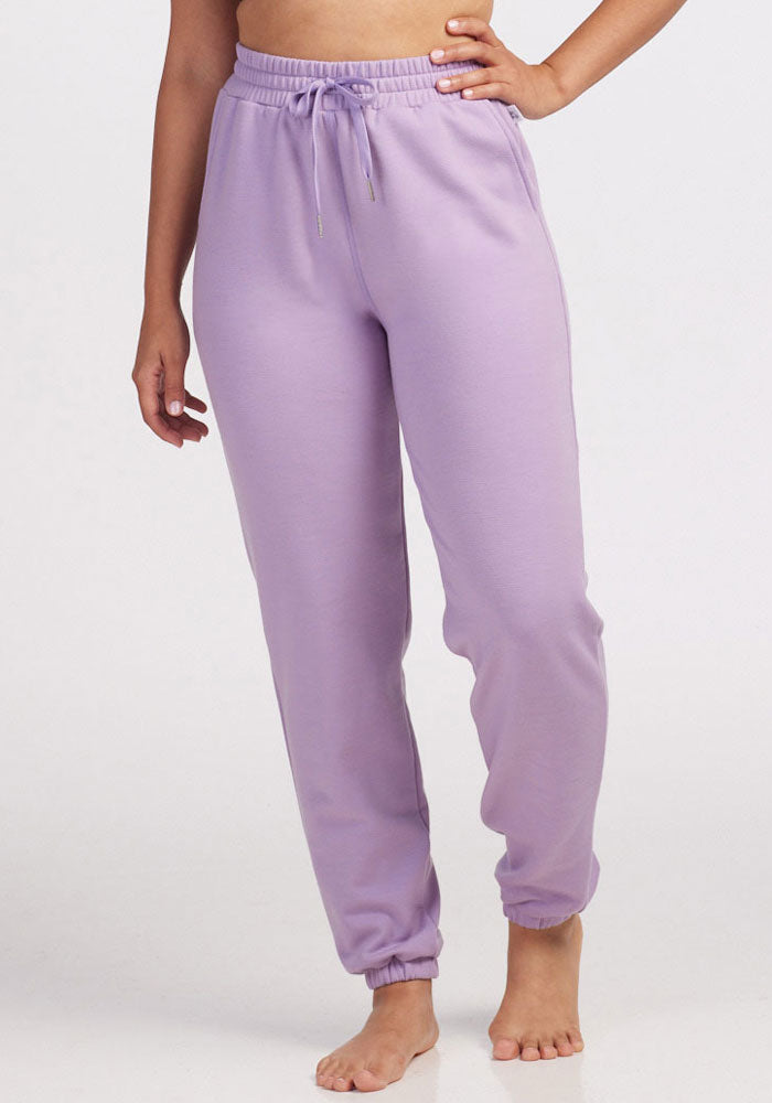 Model wearing Parker sweatpants - Lilac