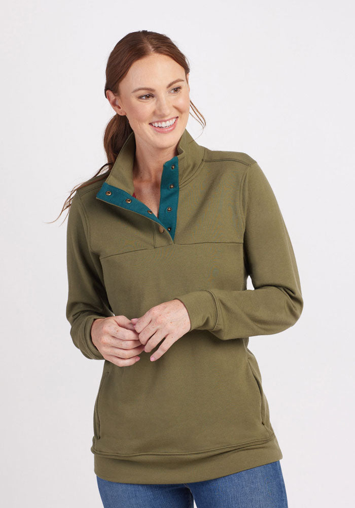 Model wearing Charlie pullover - Olive tree