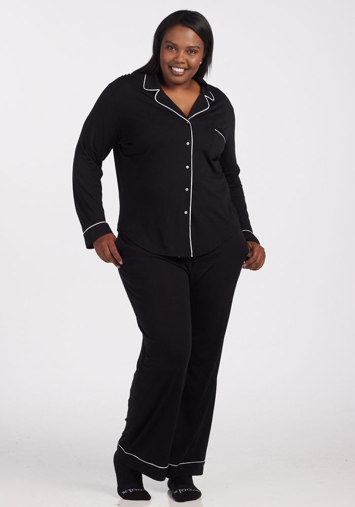 Womens breathable and lightweight pajamas - Black | Le'Quita is 5'11", wearing a size XL