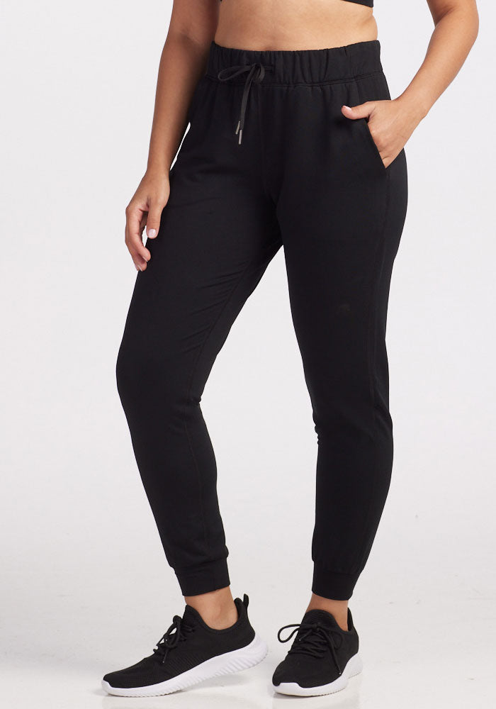 Womens merino wool jogger pants - black | Tori is 5'7", wearing a size S
