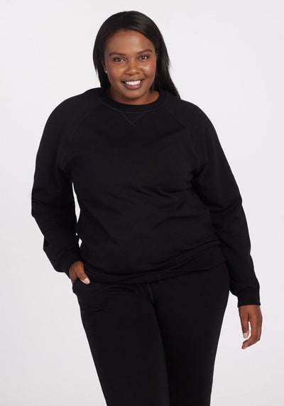 Model wearing Bailey crew - Black | Le'Quita is 5'11", wearing a size XL