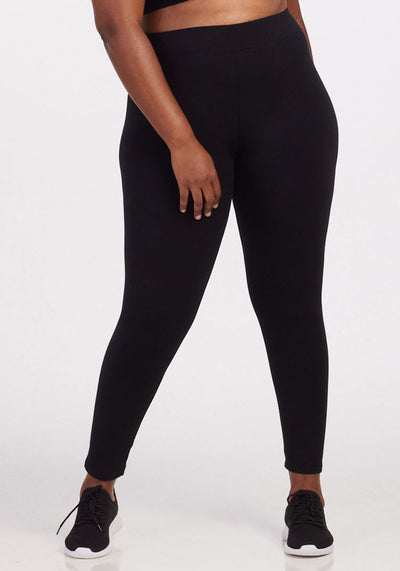 Womens plus size merino wool leggings - Black | Le'Quita is 5'11", wearing a size XL